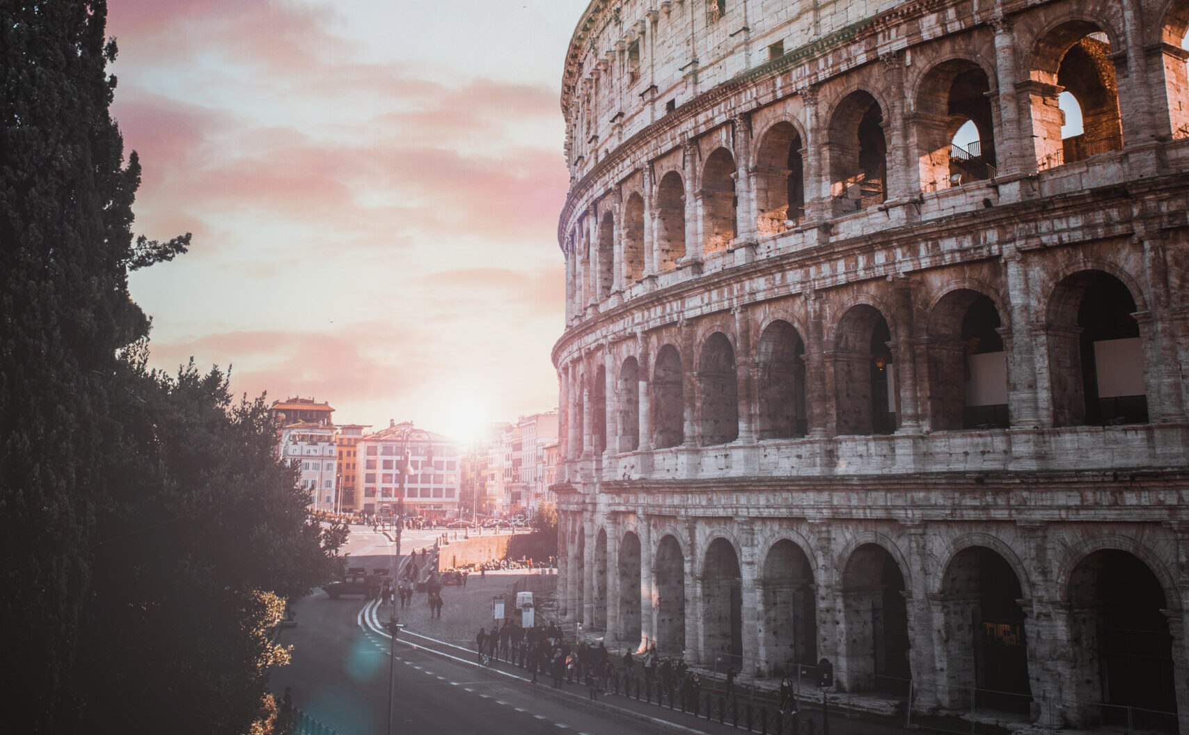 Colosseum i rom med solnedgang