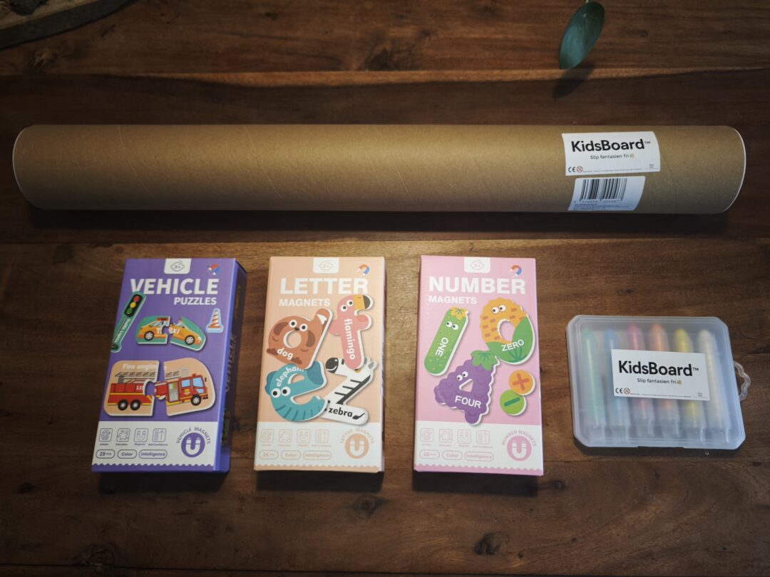 Kidsboard med magnet og tuscher tilbehør