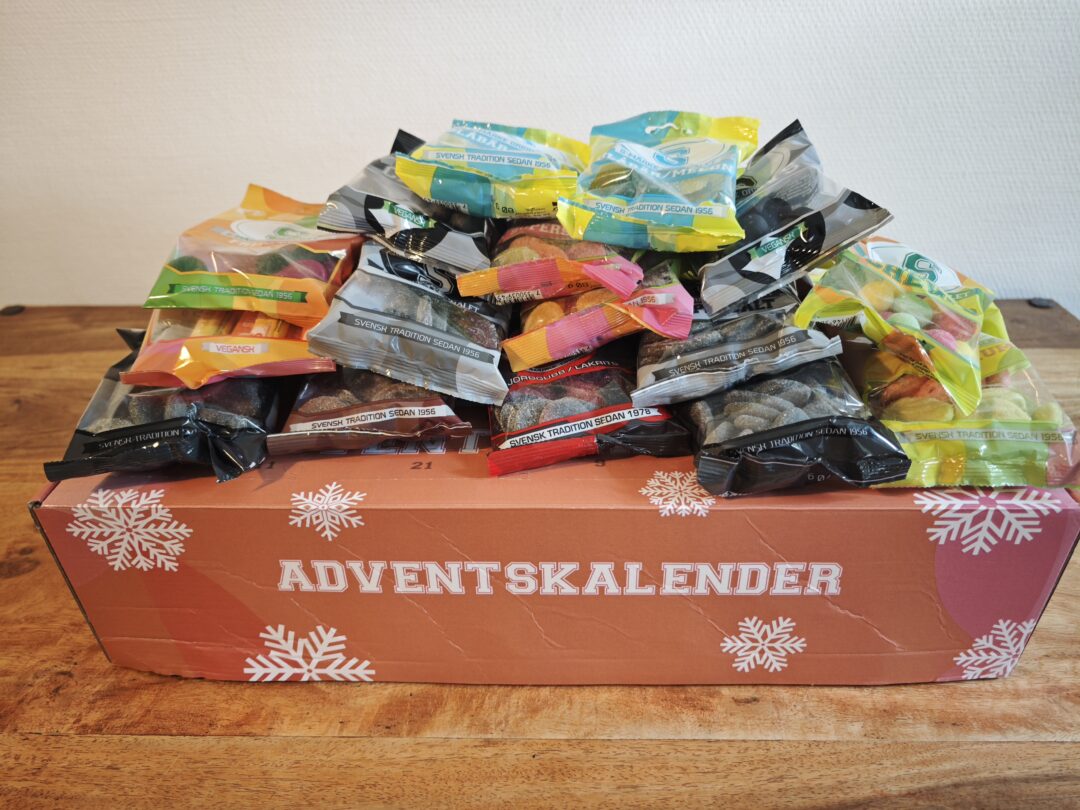 S-mærke slik julekalender med 1,87 kg salt og surt slik